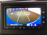 後方確認が便利なバックカメラ搭載、駐車時も安心です!!