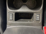 【シートヒーター】シートを温めてくれる暖房機器です。長時間座っていると負担が掛かりやすい背中や腰、または冬場などの寒い日に冷えやすい脚部に快適なぬくもりを伝えます。