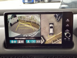 マルチビューカメラが周囲をしっかり映してくれるから、駐車が苦手でも安心。見えにくい場所もひと目でわかり、落ち着いて操作できます。