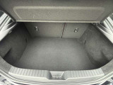 日常の使用に十分な広さの荷室です♪簡単な操作でシートアレンジもできます♪