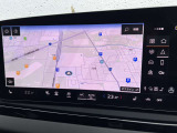 ●MMIナビゲーション『高解像度カラーディスプレイに、Bluetooth(R)接続によるハンズフリー通話機能を搭載しています。』
