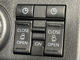 【両側パワースライドドア】スマートキーや運転席のスイッチで後席両側スライドドアの開閉が可能♪電動だから力を入れてドアを開ける必要が無く、小さなお子様でも簡単に開け閉めでき快適です♪