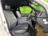 運転席シート廻りは使用感も少なく、良好な状態となっています。丁寧に使われていたことがよくわかりますね。