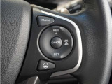◆アダプティブクルーズコントロール◆予め設定した車速内でクルマが自動的に加減速。前走車との適切な車間距離を維持しながら追従走行します。【LKAS】車線維持支援システムでステアリング操作を支援。