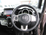前方は視認性が良く、運転中も情報がひと目で確認できて安心。見やすさにこだわったデザインで、毎日のドライブがもっと快適に