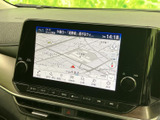 目的地までスムーズに導航。高精細な地図表示で、初めての道でも安心です。運転に集中しながら、快適なドライブを楽しめます。