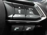 【MRCCマツダレーダークルーズコントロール】ミリ波レーダーで前方の走行車との車間距離を認識。自動追従走行を可能にしています。