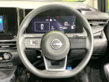 インテリアに合わせたデザインのステアリングは、運転される方のことも考え、運転しやすい形状、大きさです。是非一度、実際に触ってお確かめください。