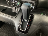 オートマチックシフトレバーは、手になじみ操作しやすい形状で安全運転にもつながります♪