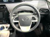 【純正革巻きステアリング】上質な革を使用することで、手にしっかり馴染みとても運転しやすいハンドルです♪