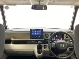 フロントガラスが大きく、ワイドな視界で運転もしやすくなるように設定されています。