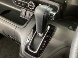 オートマチックシフトレバーは、手になじみ操作しやすい形状で安全運転にもつながります♪