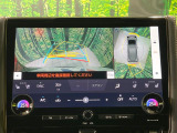 【パノラミックビューモニター】専用のカメラにより、上から見下ろしたような視点で360度クルマの周囲を確認することができます☆死角部分も確認しやすく、狭い場所での切り返しや駐車もスムーズに行えます。