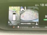 後退確認モニターを搭載し、駐車時の安全性を向上させます。狭い場所での取り回しもスムーズに行えます。鮮明なディスプレイで周囲を確認できます。