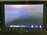 【バックカメラ】運転が苦手な方も車庫入れラクラクです!ギアをリバースに入れれば自動的に切り換わりますので、面倒な操作は不要です♪狭い駐車場もお車を傷つけず安心ですね!