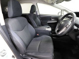 ゆったり室内で運転もしやすいです♪使い勝手の良い配置も考えられています!!