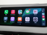 【アップルカープレイ】iPhoneがBMW車両とワイヤレスで接続されます。Apple CarPlayでは、オーディオストリーミングやメッセージングアプリがディスプレイに表示されます。