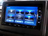 CD、DVD、Bluetooth、AM、FM、AUX、スマートフォン接続ができます。