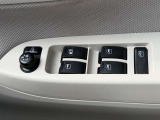 【電動格納ミラー】サイドミラーは電動格納式となっており、狭い駐車場でもキズがつくリスクを抑えられます。
