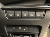 各種機能の切替スイッチは運転席パネル下に集約されています。任意で切り替え可能なため状況に合わせてお使いください。