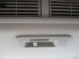 後席天井部にシーリングファン装備です!冷暖房効率も高いですね!