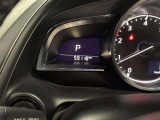 視認性に優れたメーターを採用しており、走行中でも車速や情報が分かりやすく表示されます。運転時の視線移動をむりのない範囲に抑え、快適で安心感のあるドライブをサポートします。