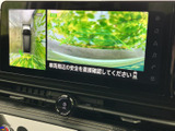 バックモニターで、狭い場所でも安全に駐車をサポート。後方の状況をクリアに映し出し、運転の負担を軽減します。