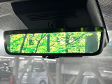 【デジタルインナーミラー】後席の大きな荷物や同乗者で後方が確認しづらい時でも安心!カメラが撮影した車両後方の映像をルームミラー内に表示。クリアな視界で状況の確認が可能です!