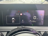 視認性の高いメーター類で、運転に必要な情報を的確に把握できます。直感的な操作で、運転に集中できる環境です。