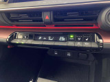 オートエアコンは温度を設定するだけで、自動で風量などを設定してくれます。運転しながら操作も必要ないので、安全性も向上します。