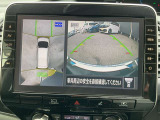 アラウンドビューモニターは、4個のカメラで真上から車を見たようにモニターで確認ができます。周辺の安全確認、小さなお子様や障害物も目視で確認できるので駐車のしやすさだけでなく、事故防止にも役立ちます。