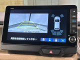 リバースギアに入れるだけで後方の表示へ切り替わります。夜間や雨の日の駐車も楽になりますよ。