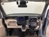 【前方視界】開放的な前方視界!運転がしやすく疲れにくいです♪窓が大きく、見通しがとっても良いおクルマですよ♪