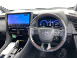 運転席まわりです。 各操作スイッチは使いやすい位置に配置されてます。