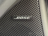 【BOSEサウンドシステム】メーカーオプションの高品位サウンドシステムを搭載。専用のチューニングが施された大小様々なスピーカーから良質なサウンドが奏でられ、臨場感あふれる音響空間を演出します。
