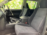 運転しやすい配置の操作系で、快適なドライブをサポートします。広々とした室内空間で、運転に集中できます。快適な運転環境です。