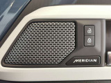 【MERIDIANサラウンドサウンド 】フロント/サイド/リアスピーカーとデュアルチャンネルサブウーファーを採用したMeridianサラウンドサウンドシステム