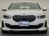 【キドニーグリル】BMWの代名詞。一目見ただけでBMWであると認識できる確固たるアイコンとして存在感を放ちます。