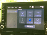 多様なメディアに対応し、車内を最高の音空間に変えます。お好みの音楽を楽しみながら、快適なドライブを。使いやすさを追求したインターフェースです。