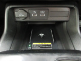 ワイヤレス充電器を装備しています。 全車、弊社専門スタッフによる内外装クリーニングを実施しております。綺麗な状態でご納車いたします。