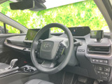 開放感のある室内空間が広がります。ドライバーの視界を確保し、快適な運転をサポート。上質な素材が、上質な空間を演出します。