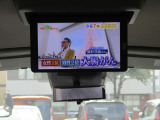 後席フリップダウンモニターが付いているので、長距離ドライブでも退屈しません♪