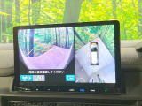 【マルチビューカメラシステム】専用のカメラにより、上から見下ろしたような視点で360度クルマの周囲を確認することができます☆死角部分も確認しやすく、狭い場所での切り返しや駐車もスムーズに行えます。