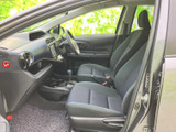 ドライバーの視界を確保する、広々とした室内空間。操作しやすい配置で、運転に集中できます。快適なドライビングをサポートします。