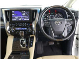 高いホールド性で運転姿勢が安定します。長距離ドライブでも疲れにくいのが魅力です。快適なドライビングライフをお送りください♪