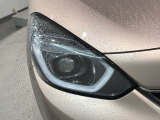 LEDヘッドライトは、点灯の瞬間から最大光量を発揮し、突然暗くなるトンネルなどでの安定感を高めます。