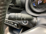 雨の日の視界を確保するワイパー操作は、直感的に行えます。運転中の視認性を高め、安全な運転をサポートします。