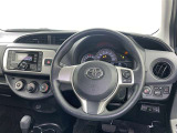 運転席まわりです。 各操作スイッチは使いやすい位置に配置されてます。