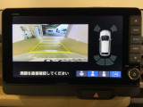 リバースギアに入れるだけで後方の表示へ切り替わります。夜間や雨の日の駐車も楽になりますよ。