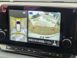 上空から見下ろしているかのような映像で周囲を確認できるアラウンドビューモニター。狭い場所での駐車や後退時も安心して操作が可能です。